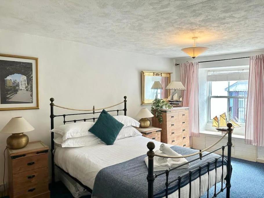 Ship Cottage Tenby Beach 50M Exterior foto